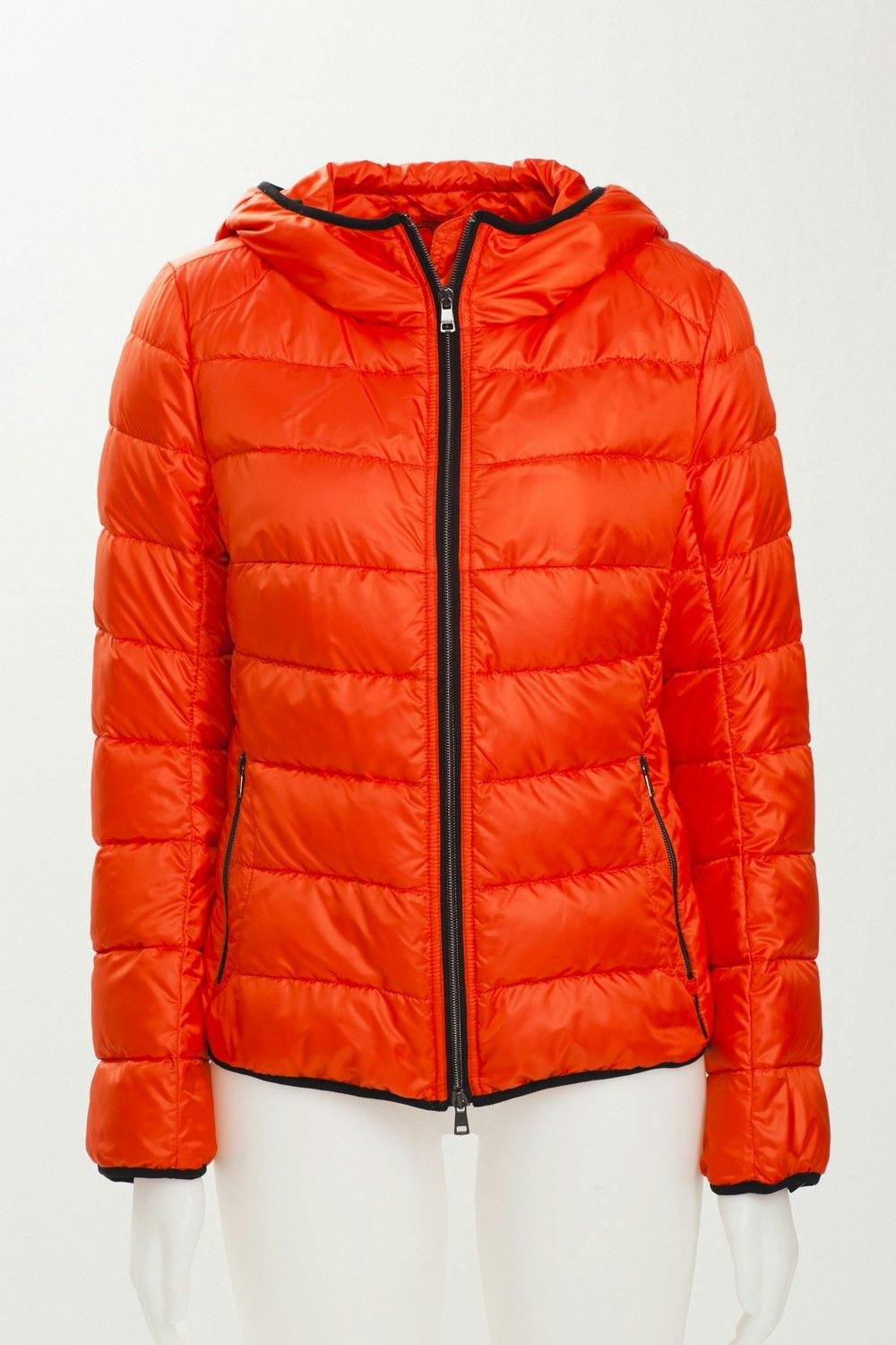 Tomatrød dunjakke fra Marccain Sport, kr 4179.